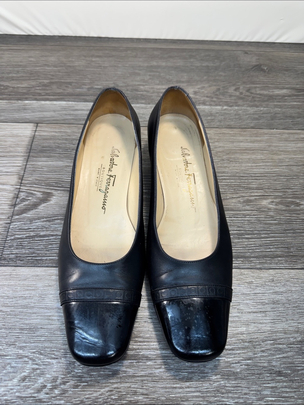 Salvatore Ferragamo Black Leather Square-Toe Pumps woman’s SZ 9 (h153)